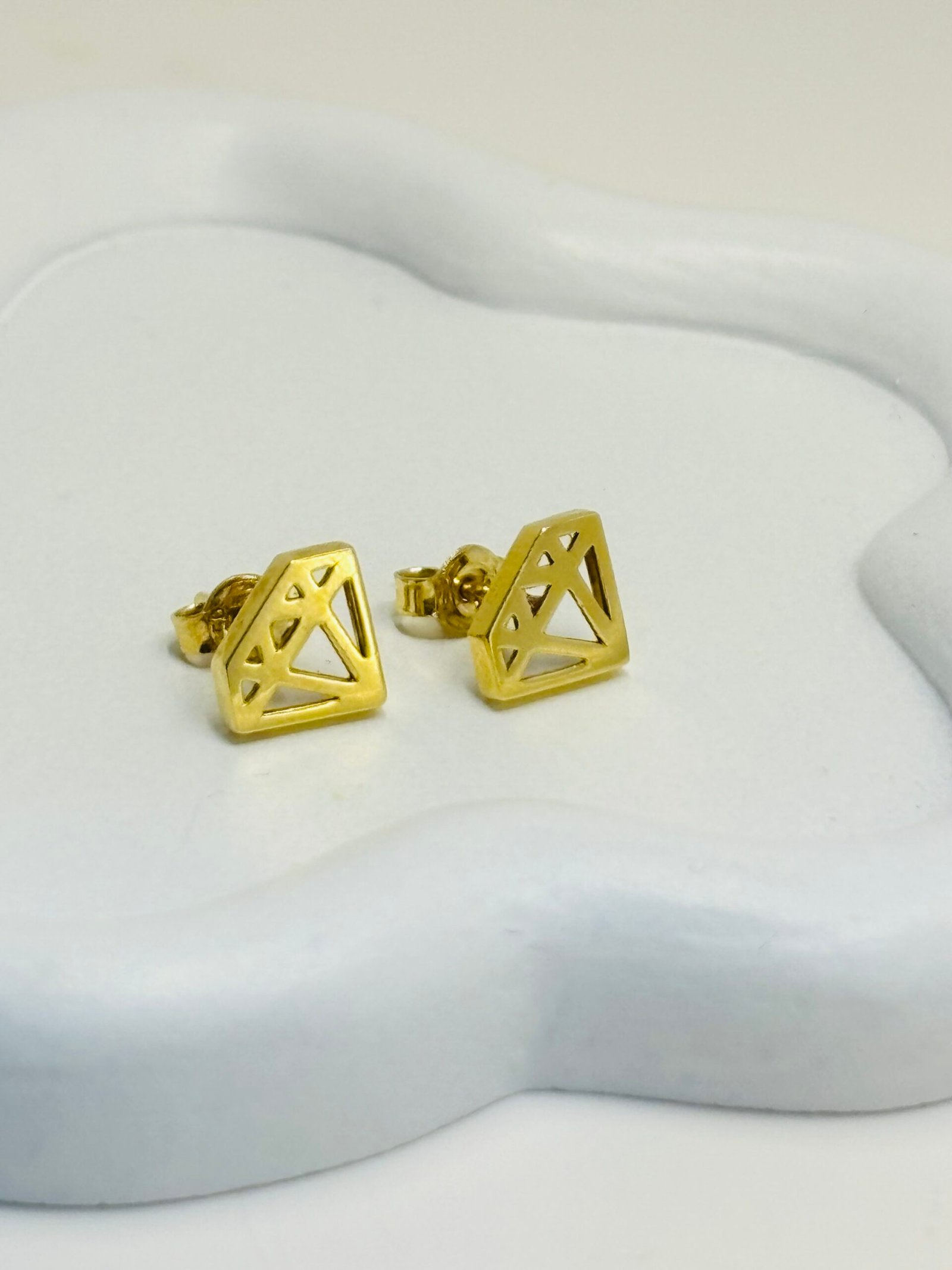 Boucles d’oreilles d’or 18k, forme de diamants 1.92g - Image 3