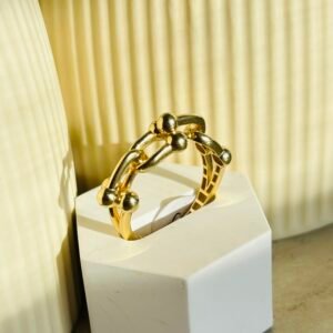 Bague hardware d’or 18k, taille 9, 3.78g